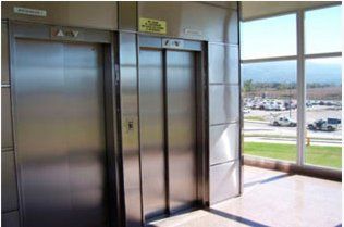 Ascensors Catalunya ascensor frente a ventanas